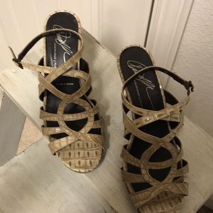 Donald pliner sandals EUC size 6 tan